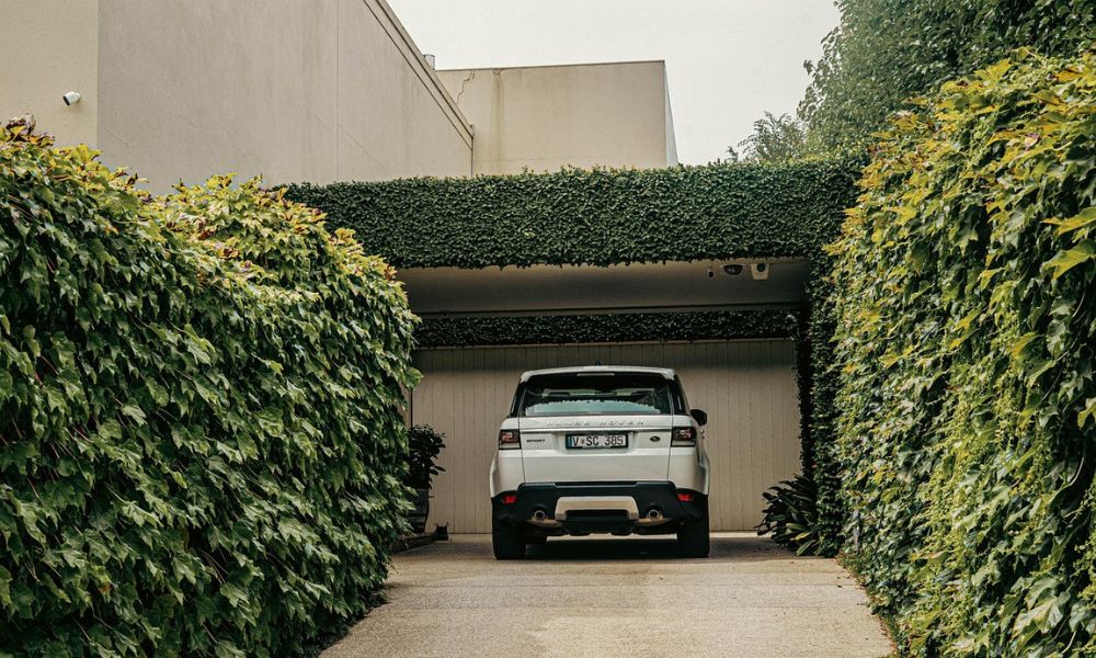 Casa con box auto, per richiamare la tematica se Iniestire in box e garage.