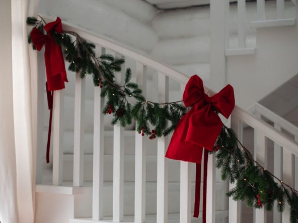 Casa decorata con un elegante home staging natalizio