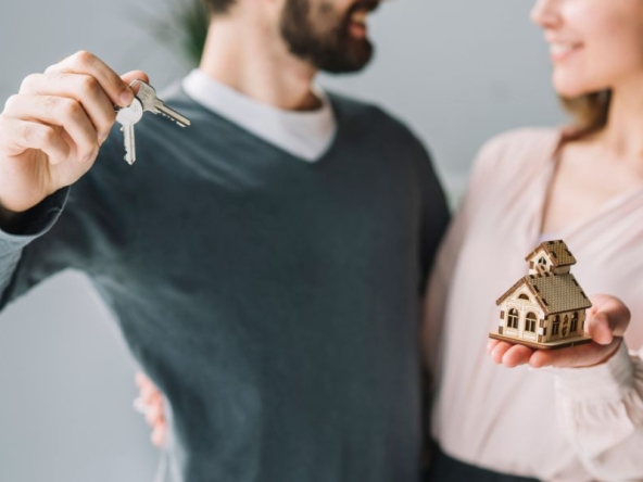 Coppia che sta cercando di comprare casa