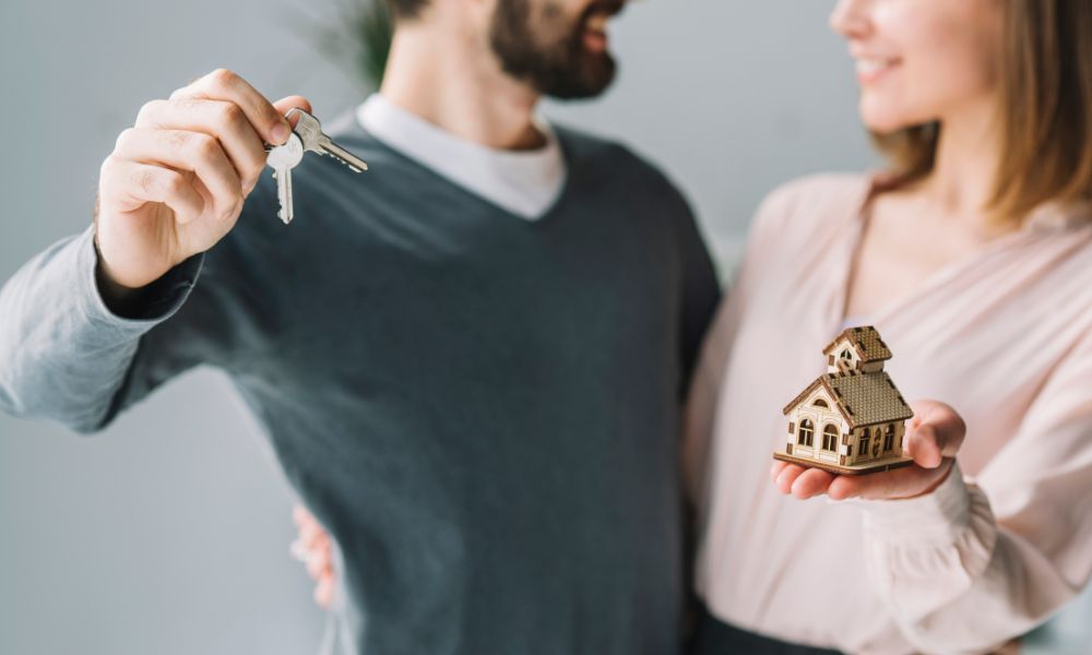 Coppia che sta cercando di comprare casa