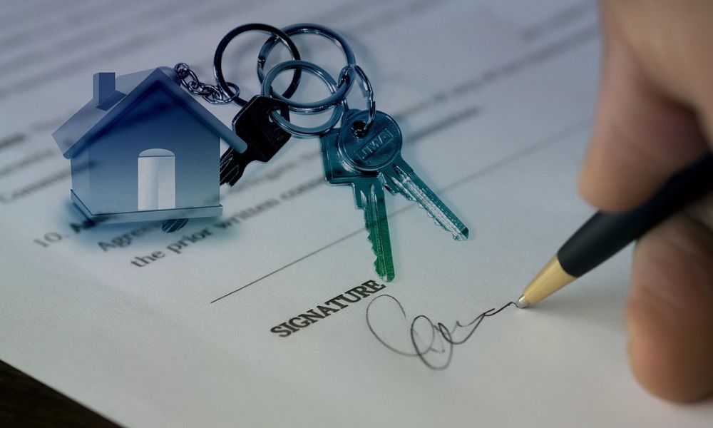Chiavi e documento di compravendita internazionale